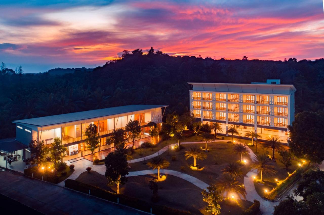 Nana Beach Hotel & Resort Pathiu Exterior photo
